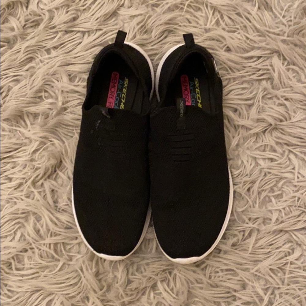 Black sketchers no tie sneakers